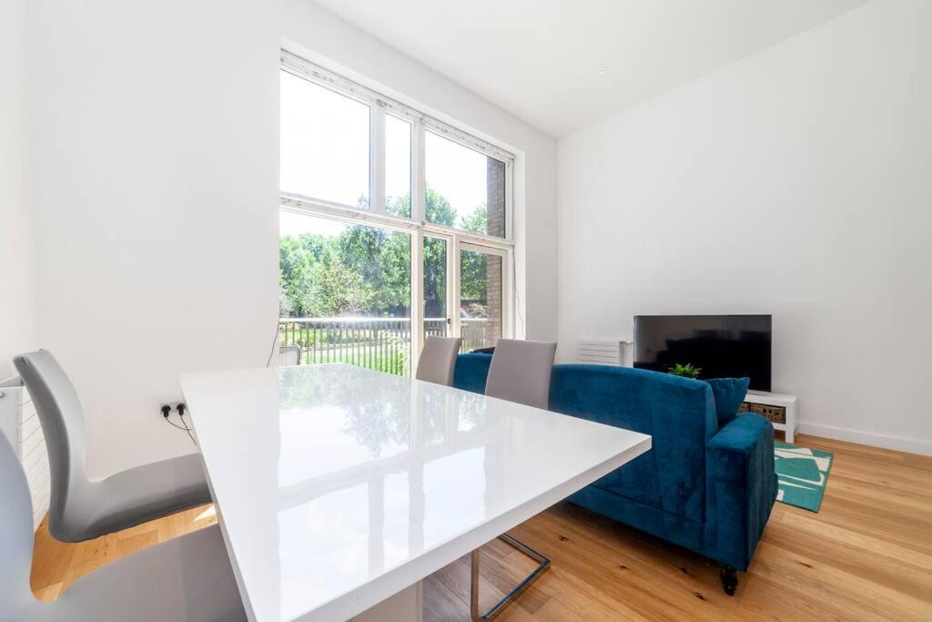 Stunning New 3 Bdr Duplex Wbalcony, East London Apartment Exterior foto