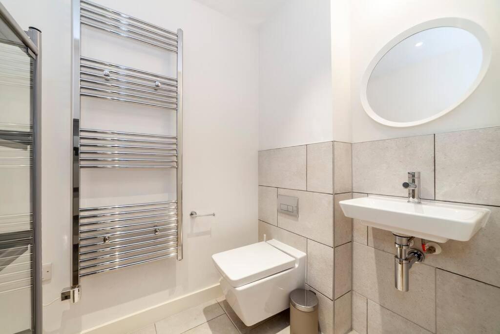 Stunning New 3 Bdr Duplex Wbalcony, East London Apartment Exterior foto