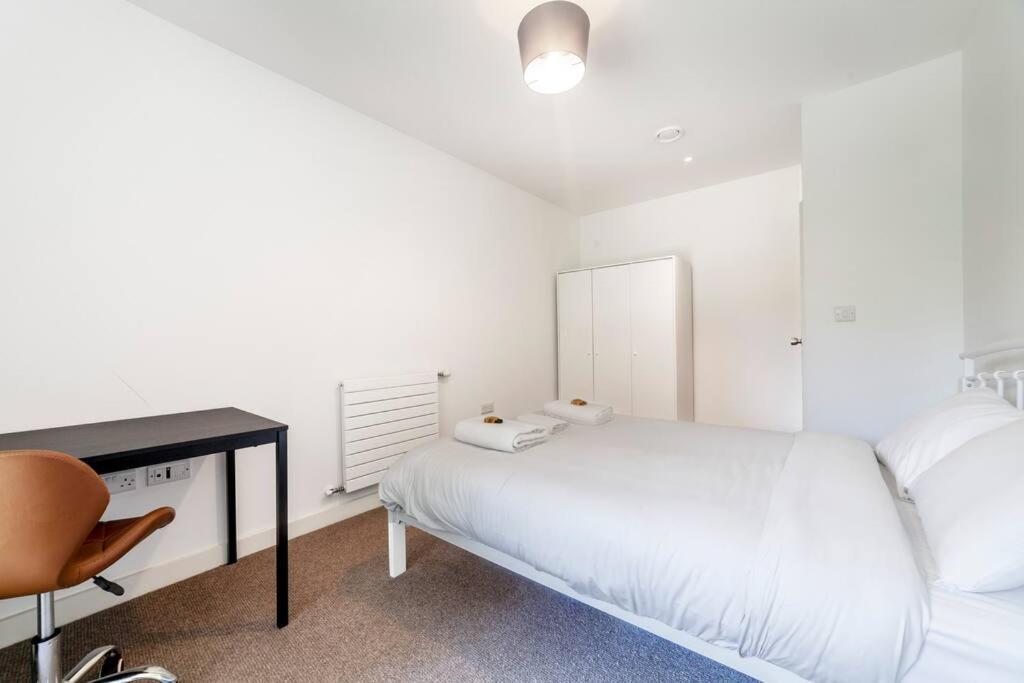 Stunning New 3 Bdr Duplex Wbalcony, East London Apartment Exterior foto