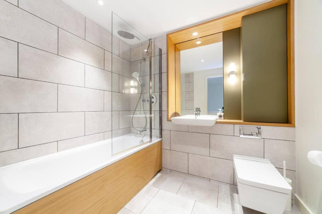 Stunning New 3 Bdr Duplex Wbalcony, East London Apartment Exterior foto